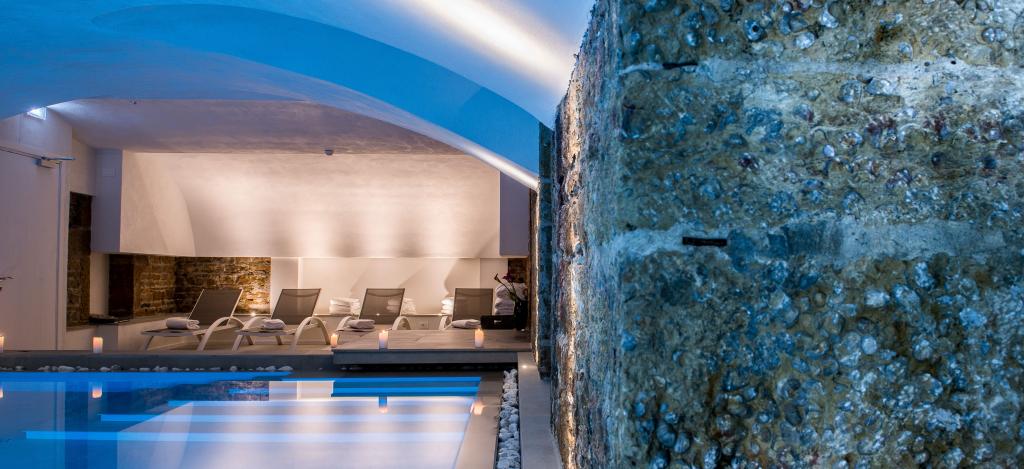 Piscine à Lyon en été: se ressourcer dans notre oasis au coeur de la ville