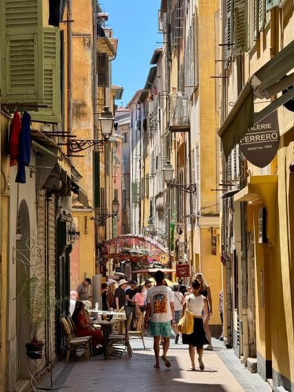 Vieux-Nice en été: le guide complet du quartier baroque de la Côte d'Azur